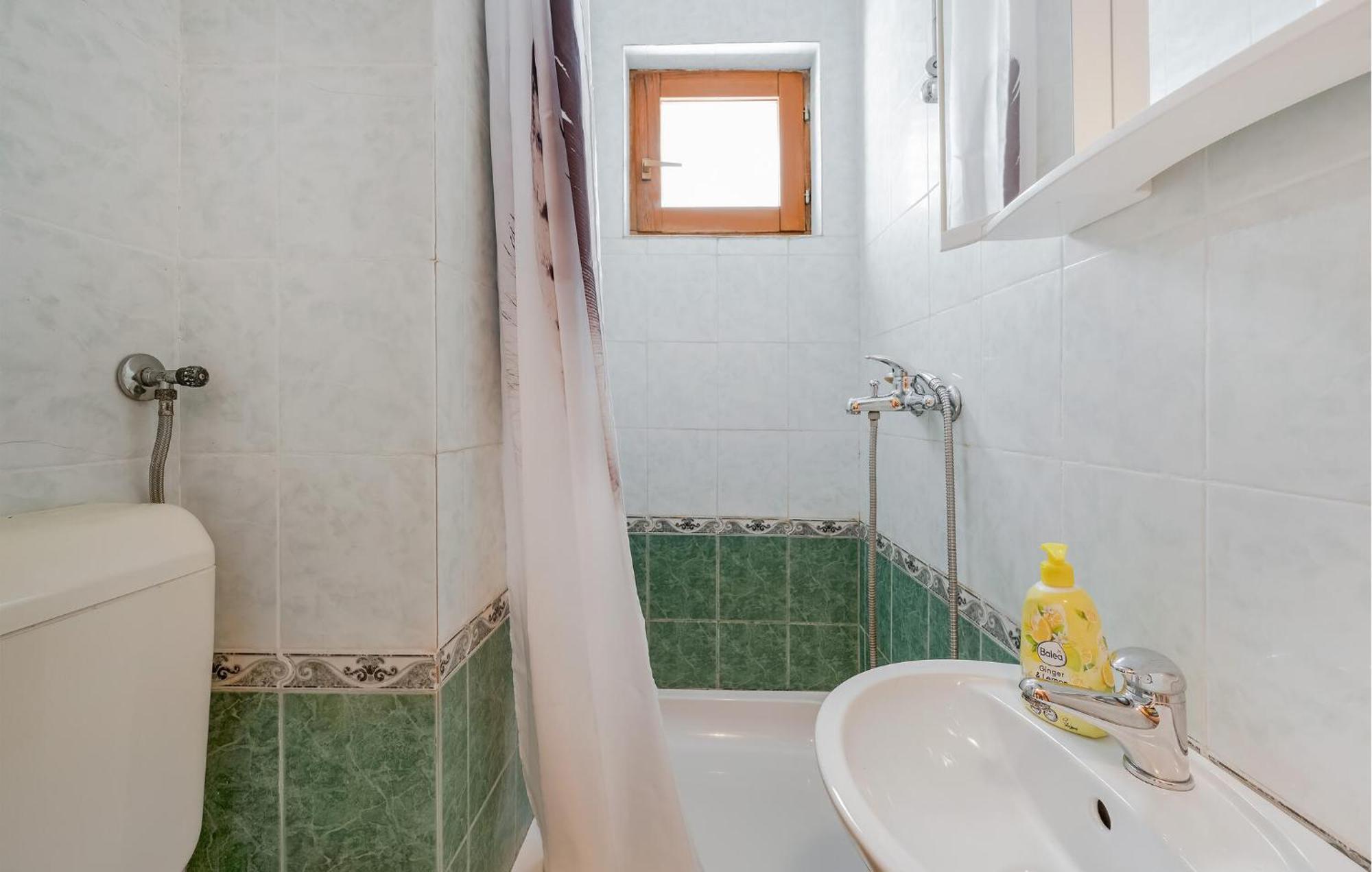 1 Bedroom Stunning Apartment In Primošten Dış mekan fotoğraf