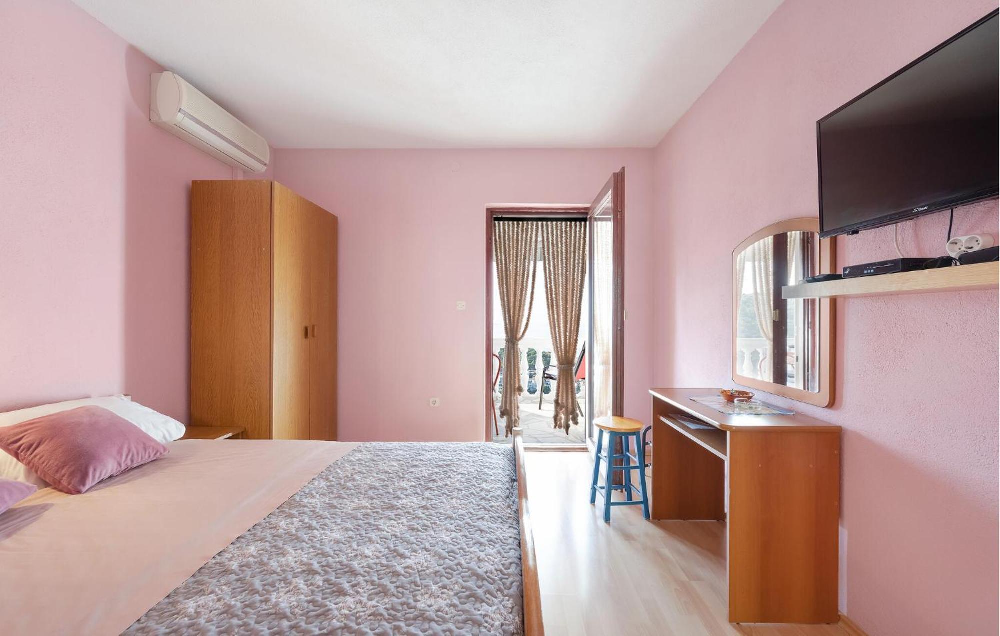 1 Bedroom Stunning Apartment In Primošten Dış mekan fotoğraf