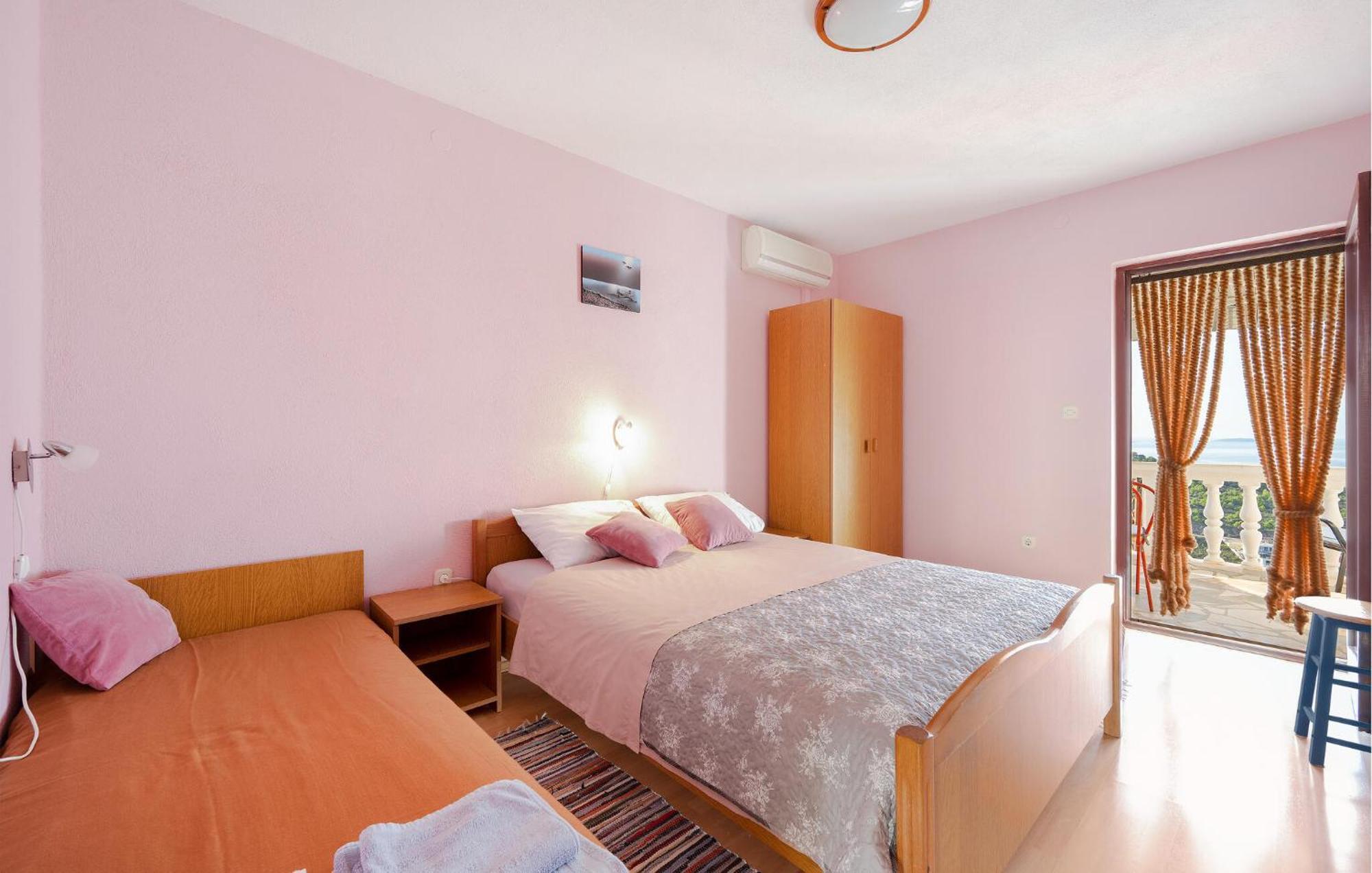 1 Bedroom Stunning Apartment In Primošten Dış mekan fotoğraf