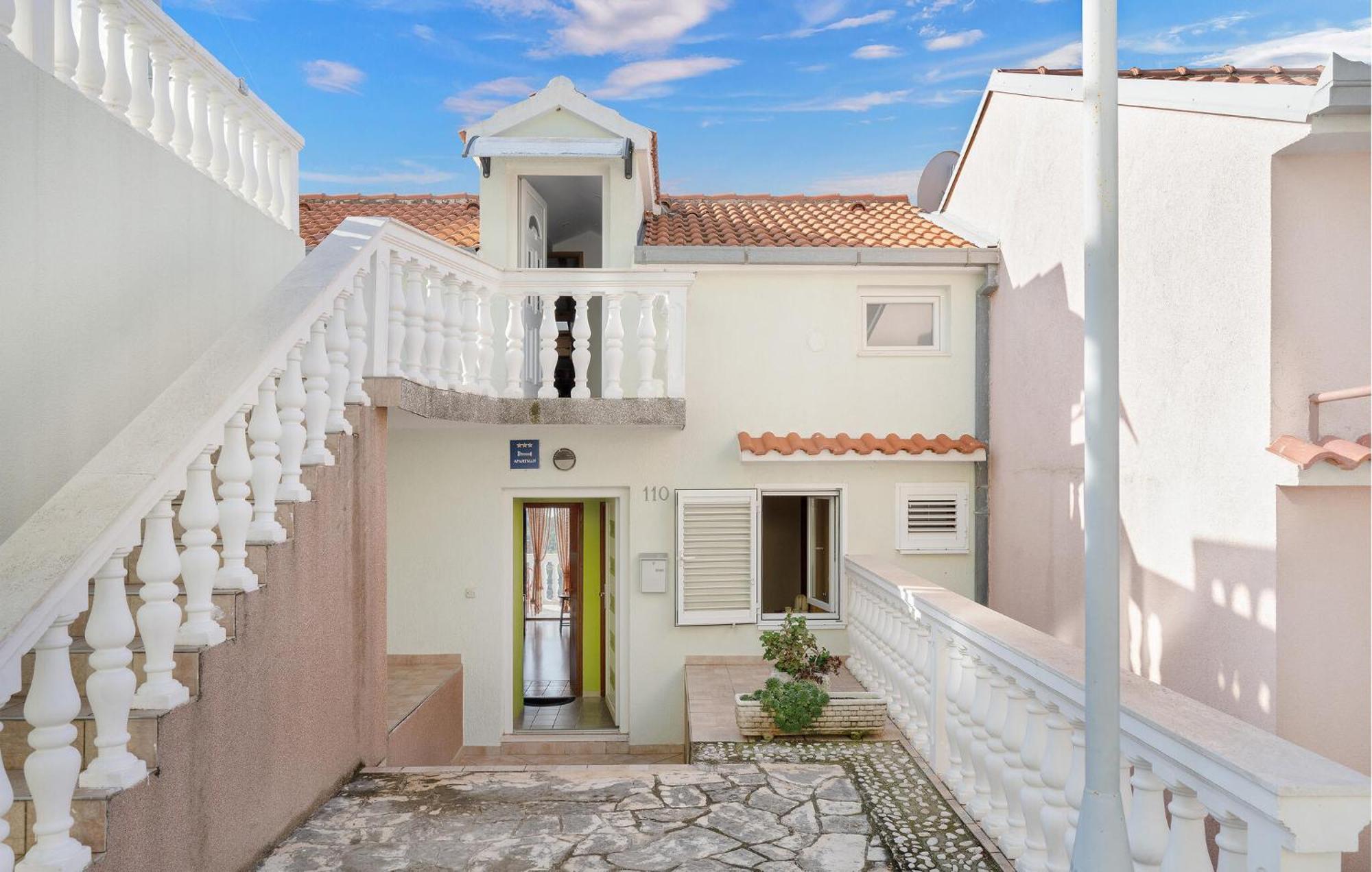 1 Bedroom Stunning Apartment In Primošten Dış mekan fotoğraf